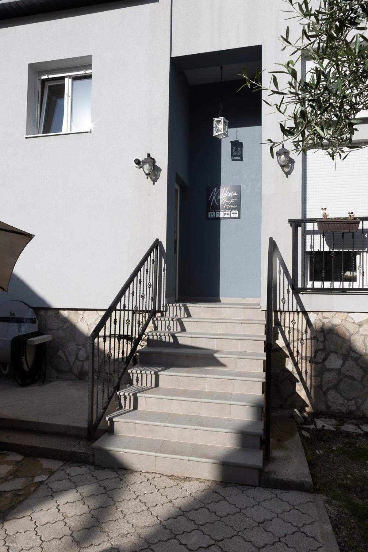 Kaldrma Guesthouse โมสตาร์ ภายนอก รูปภาพ